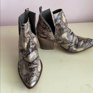 ✨FAUX SNAKE BOOTIES✨